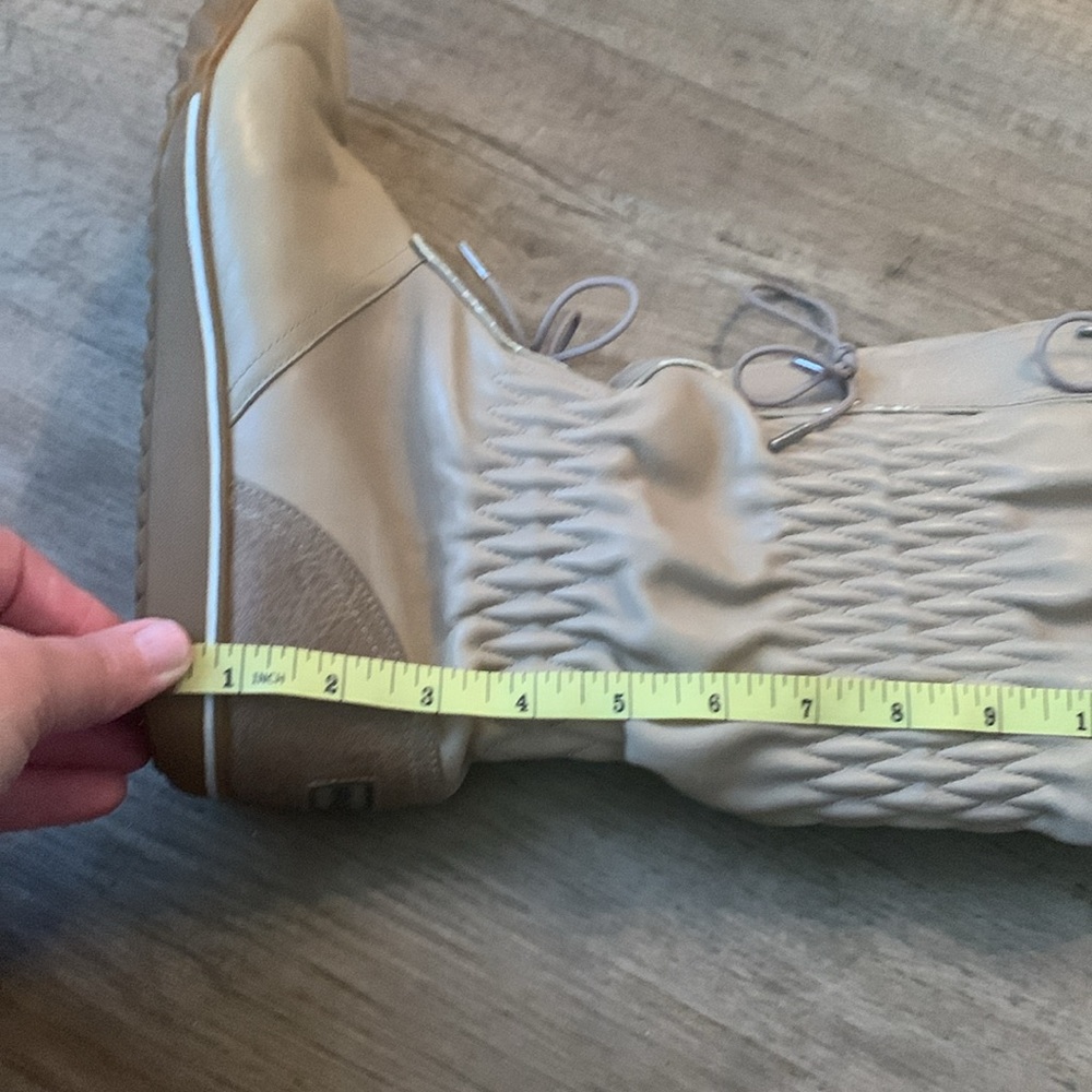 Sorel Cream and Tan Winter Boots - Picture 12 of 14
